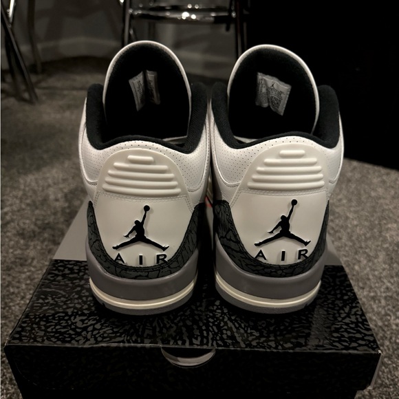 AIR JORDAN 3 RETRO
SUMMIT WHITE/FIRE RED - Picture 1 of 7